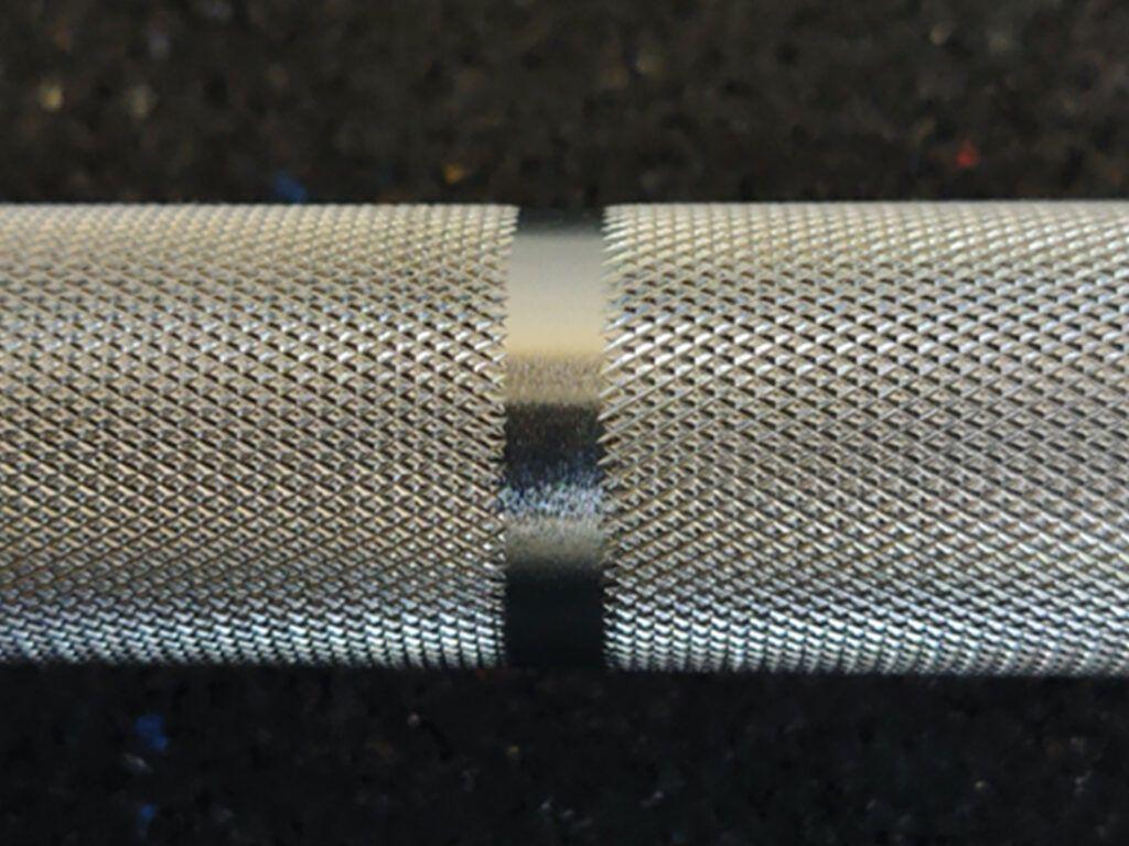 Medium diamond knurl texture for a secure grip with every lift