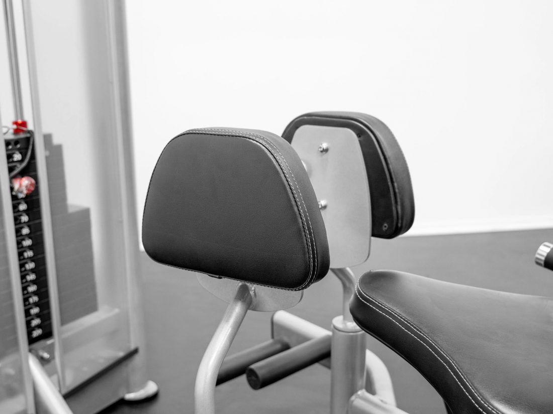 Adjustable settings for hip adduction and hip abduction in one seated position