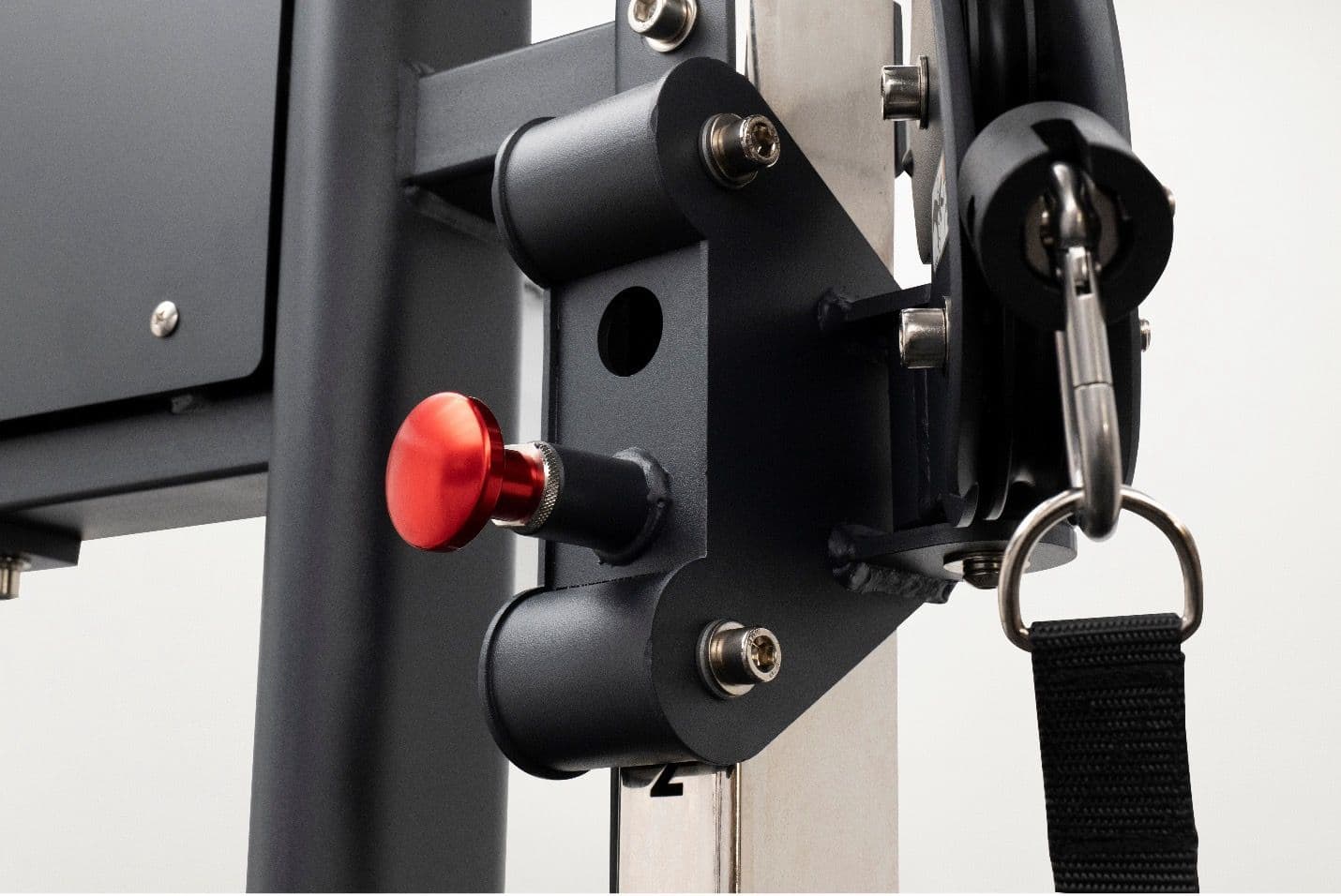 Pulley casing on rollers for smooth transitions